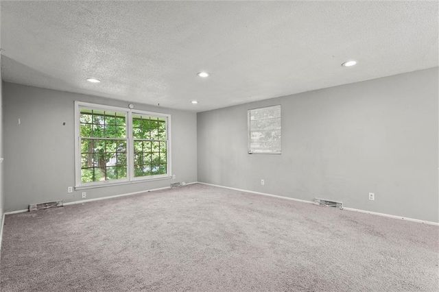 3801 NE Antioch Road, Kansas City, MO 64117