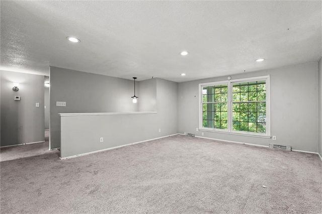 3801 NE Antioch Road, Kansas City, MO 64117