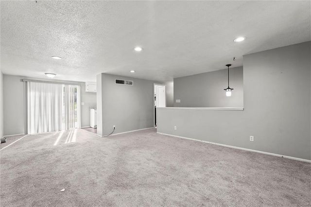 3801 NE Antioch Road, Kansas City, MO 64117