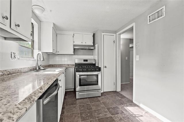 3801 NE Antioch Road, Kansas City, MO 64117