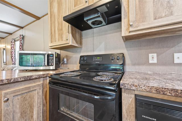 302 Phillip, Wharton, TX 77488