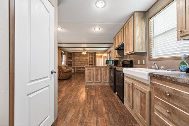 302 Phillip, Wharton, TX 77488