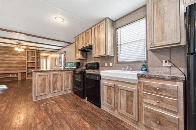 302 Phillip, Wharton, TX 77488