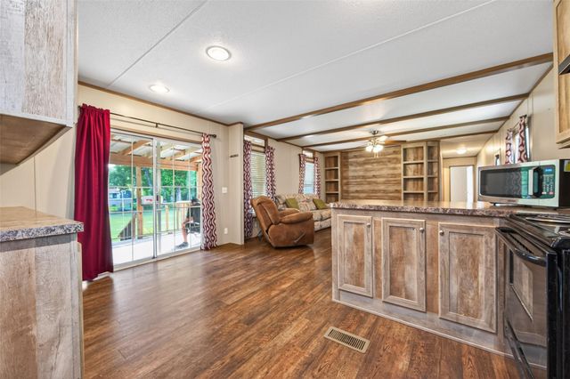 302 Phillip, Wharton, TX 77488