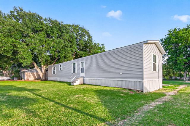 302 Phillip, Wharton, TX 77488