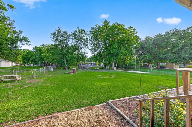 302 Phillip, Wharton, TX 77488