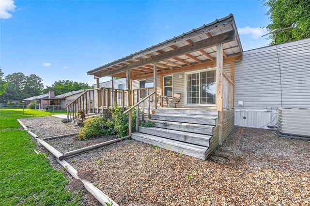 302 Phillip, Wharton, TX 77488