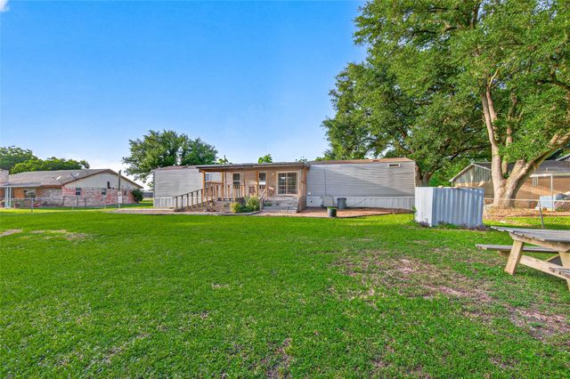 302 Phillip, Wharton, TX 77488