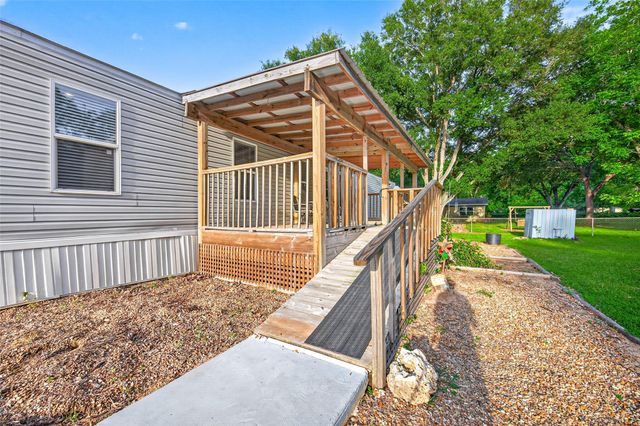 302 Phillip, Wharton, TX 77488