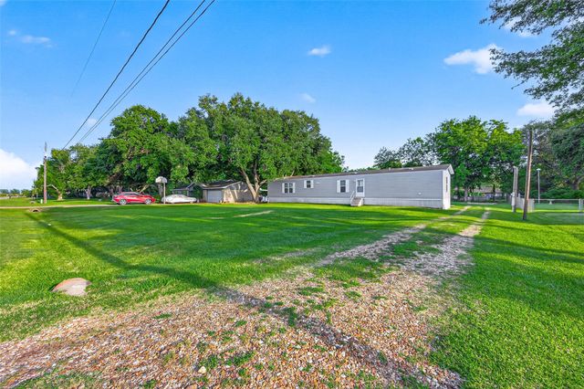302 Phillip, Wharton, TX 77488