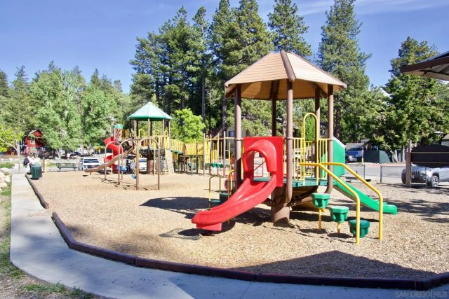 32065 Hunsaker way 12, Running Springs, CA 92382