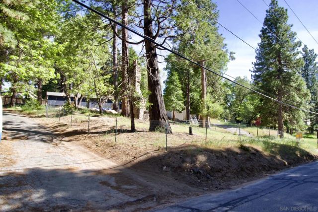32065 Hunsaker way 12, Running Springs, CA 92382