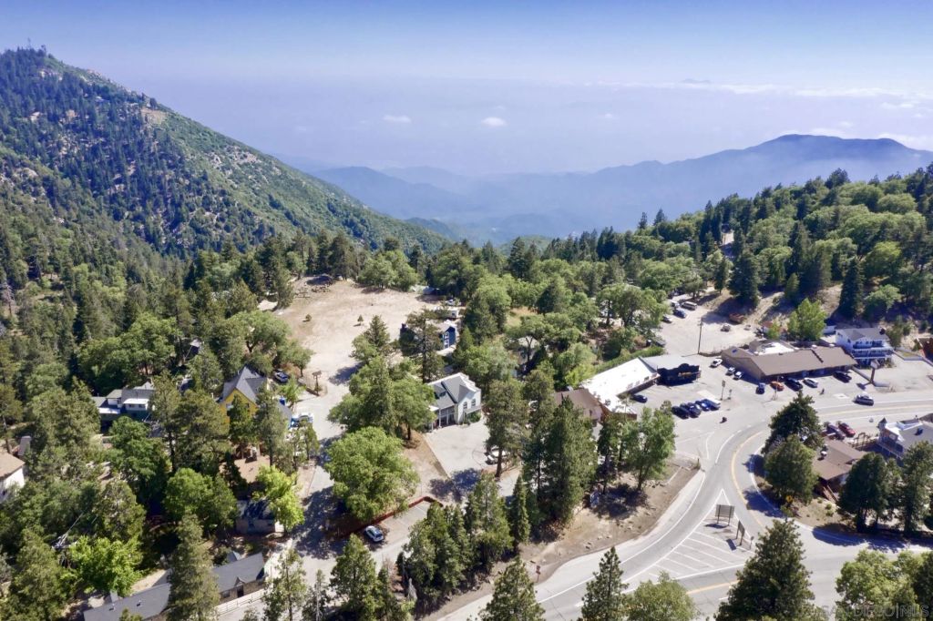 32065 Hunsaker way 12, Running Springs, CA 92382
