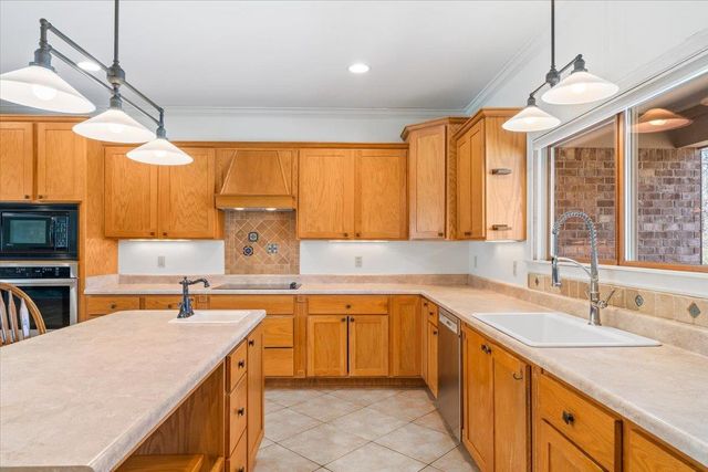 744 SANGA CREEK RD, Memphis, TN 38018