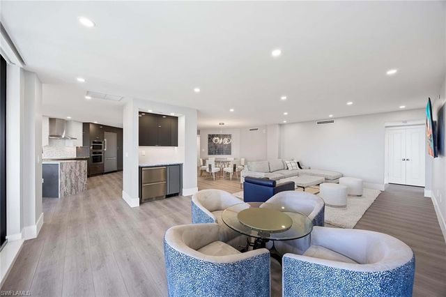 6075 Pelican Bay BLVD 605, Naples, FL 34108