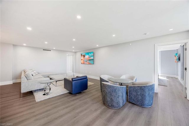 6075 Pelican Bay BLVD 605, Naples, FL 34108