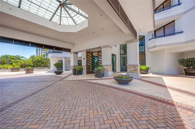 6075 Pelican Bay BLVD 605, Naples, FL 34108