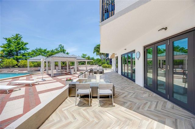 6075 Pelican Bay BLVD 605, Naples, FL 34108