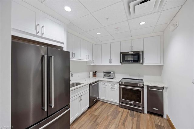 6075 Pelican Bay BLVD 605, Naples, FL 34108