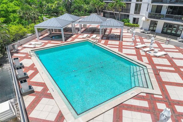 6075 Pelican Bay BLVD 605, Naples, FL 34108