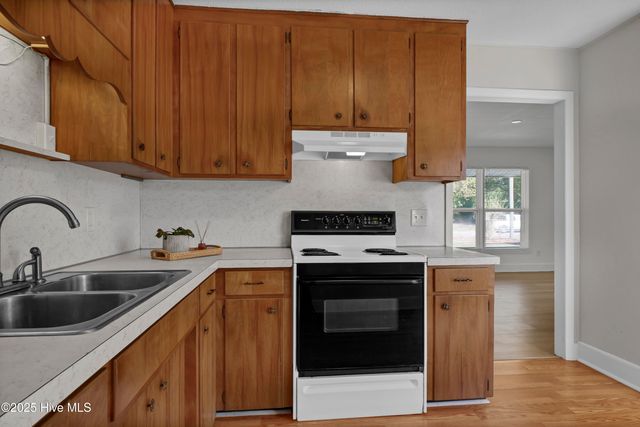 3521 Middle Sound Loop Road, Wilmington, NC 28411