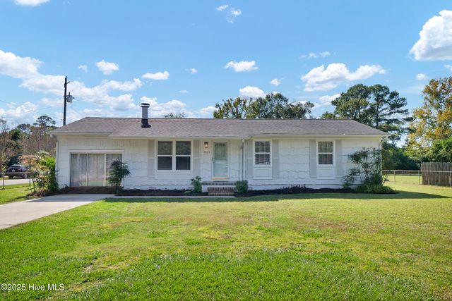 3521 Middle Sound Loop Road, Wilmington, NC 28411