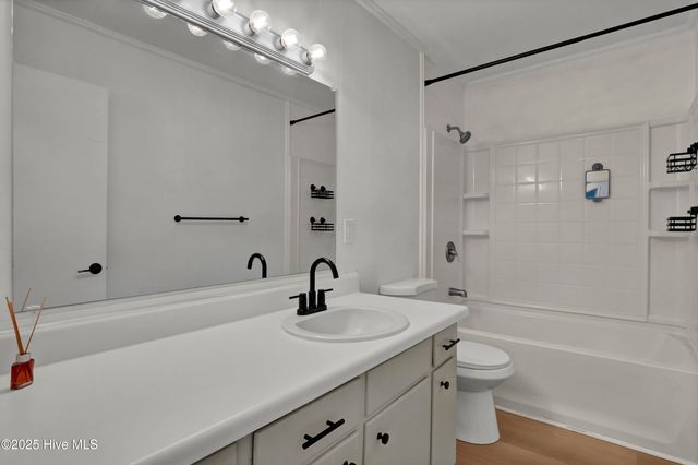 3521 Middle Sound Loop Road, Wilmington, NC 28411