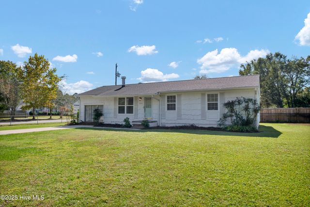 3521 Middle Sound Loop Road, Wilmington, NC 28411