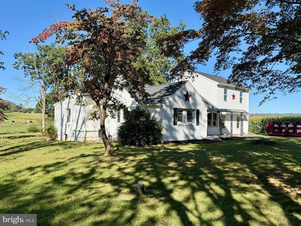 221 CREAMERY RD, Coatesville, PA 19320