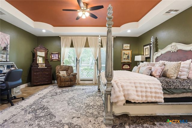 300 Cibolo Ridge Drive, La Vernia, TX 78121