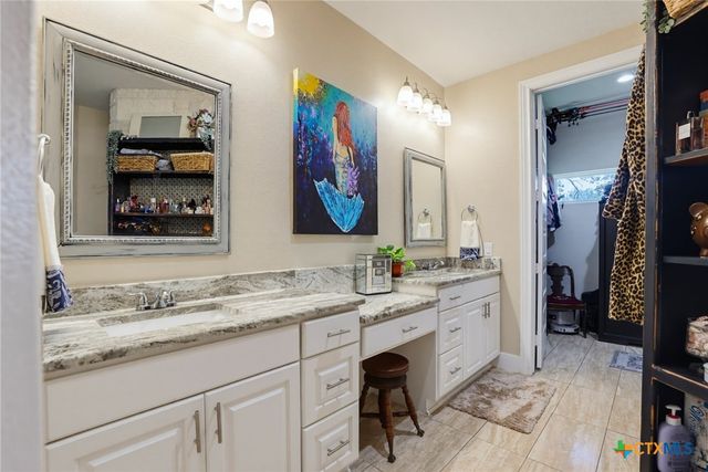 300 Cibolo Ridge Drive, La Vernia, TX 78121