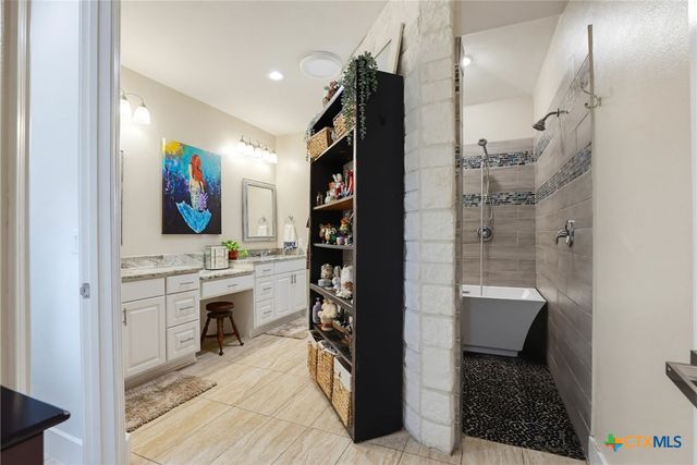 300 Cibolo Ridge Drive, La Vernia, TX 78121
