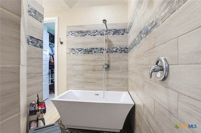 300 Cibolo Ridge Drive, La Vernia, TX 78121