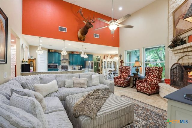 300 Cibolo Ridge Drive, La Vernia, TX 78121