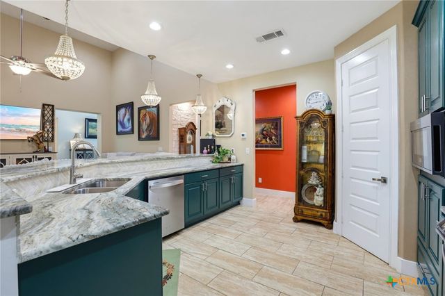 300 Cibolo Ridge Drive, La Vernia, TX 78121