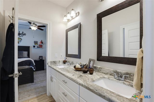 300 Cibolo Ridge Drive, La Vernia, TX 78121