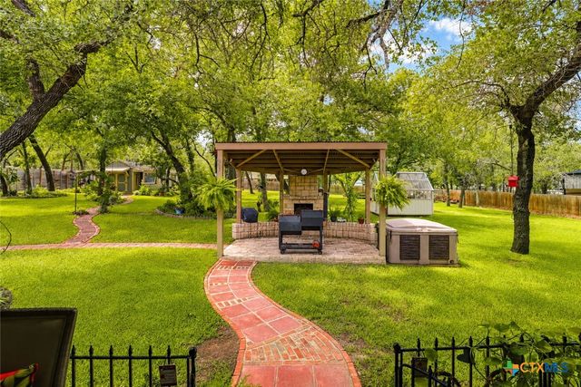 300 Cibolo Ridge Drive, La Vernia, TX 78121