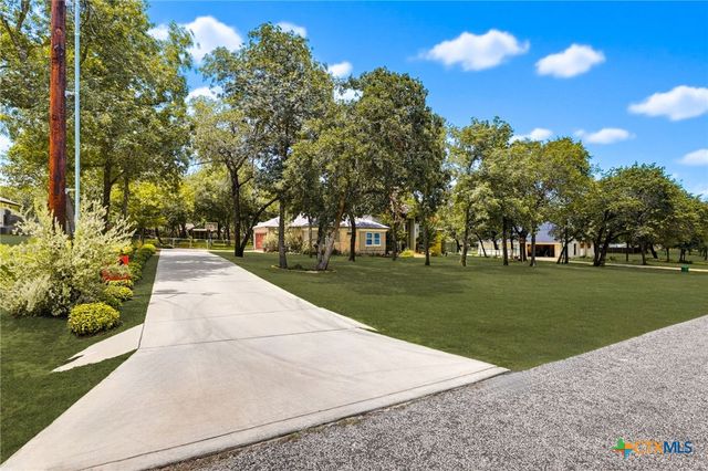 300 Cibolo Ridge Drive, La Vernia, TX 78121