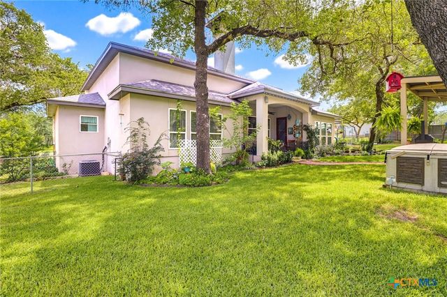 300 Cibolo Ridge Drive, La Vernia, TX 78121