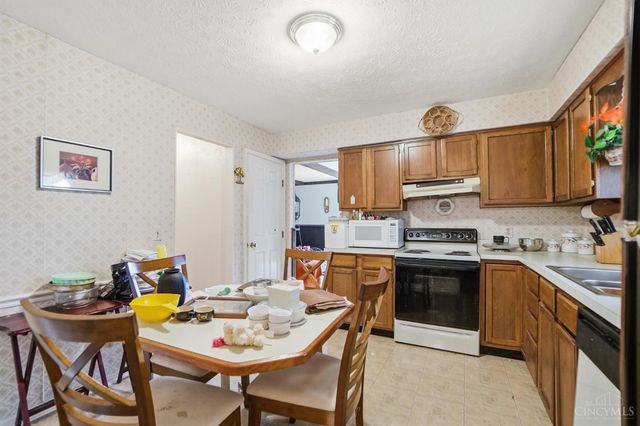 1105 Inner Circle, Forest Park, OH 45240