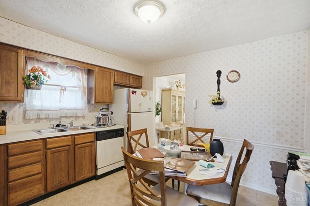 1105 Inner Circle, Forest Park, OH 45240