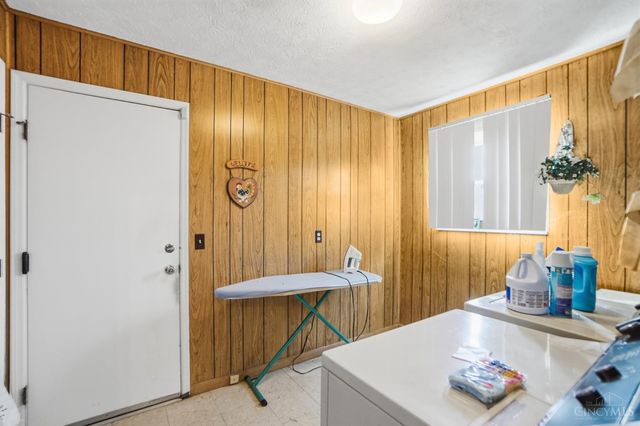 1105 Inner Circle, Forest Park, OH 45240