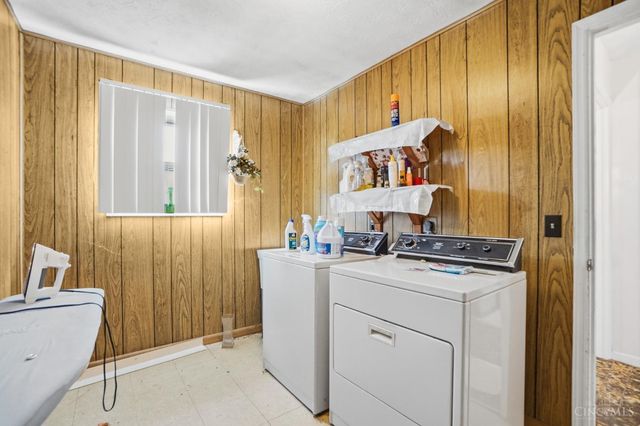 1105 Inner Circle, Forest Park, OH 45240