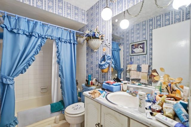 1105 Inner Circle, Forest Park, OH 45240