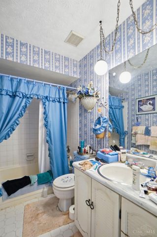 1105 Inner Circle, Forest Park, OH 45240