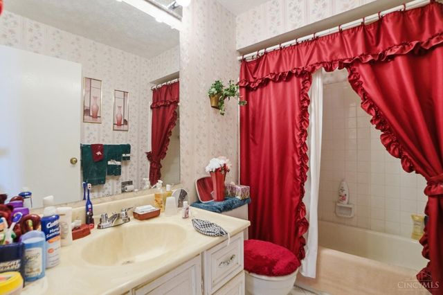 1105 Inner Circle, Forest Park, OH 45240