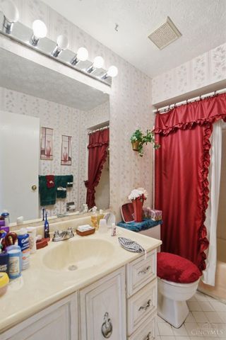 1105 Inner Circle, Forest Park, OH 45240