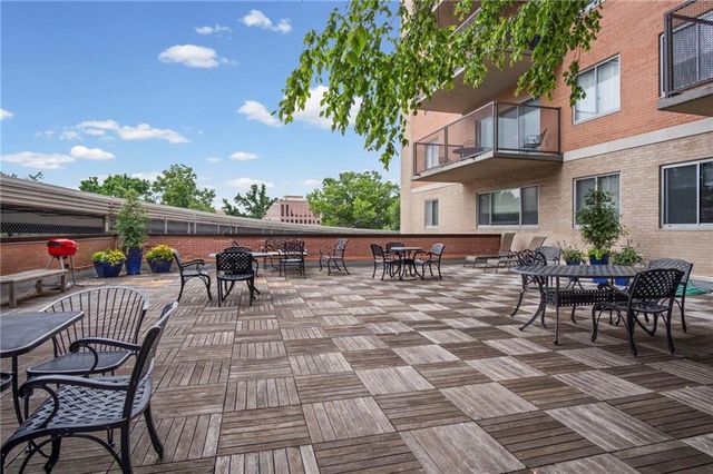 4550 WARWICK Boulevard 208, Kansas City, MO 64111