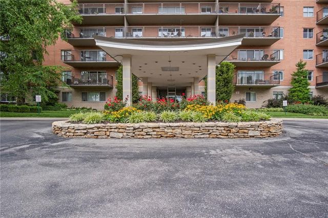 4550 WARWICK Boulevard 208, Kansas City, MO 64111