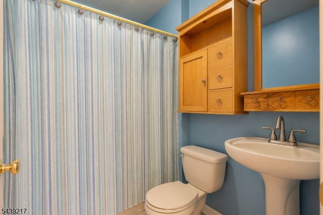 261 Shepard Ave, Englewood City, NJ 07631
